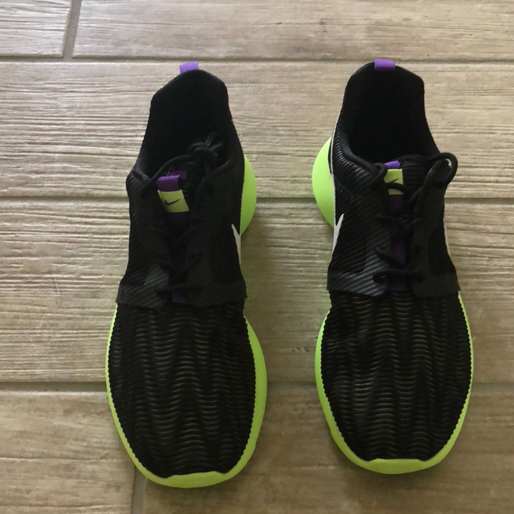 NWOB NIKE Rosherun Flight weight - Picture 3 of 7